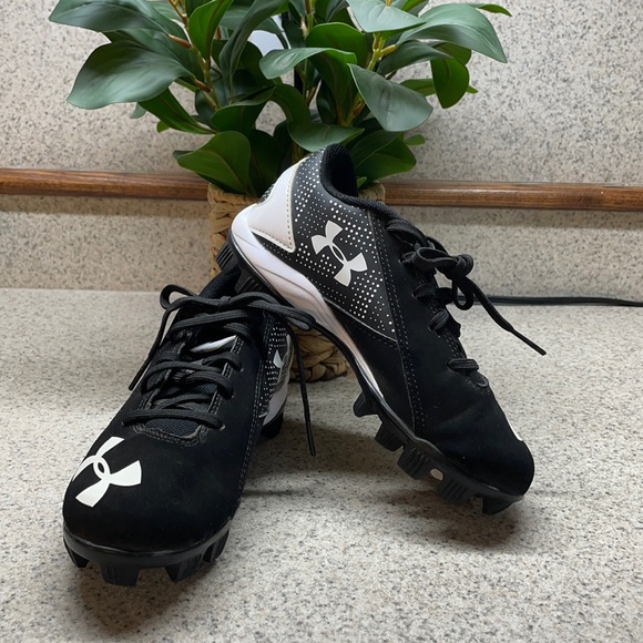 Under Armour Other - LIKE NEW!!!! Under Armour Cleats. Size:13 youth